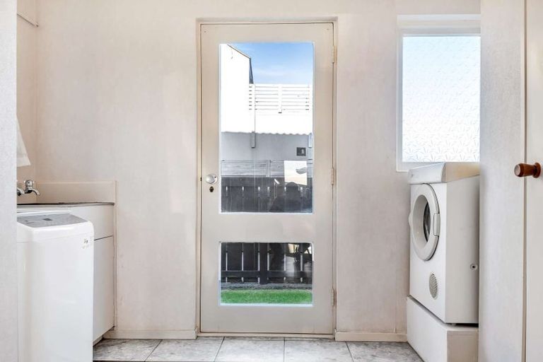 Photo of property in 1/186 Marine Parade, Mount Maunganui, 3116