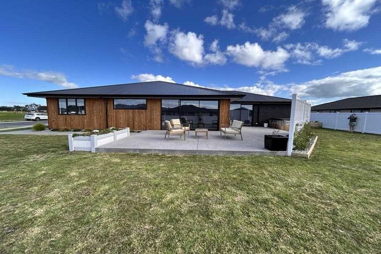 Photo of property in 15 Saint Michael Crescent, One Tree Point, 0118