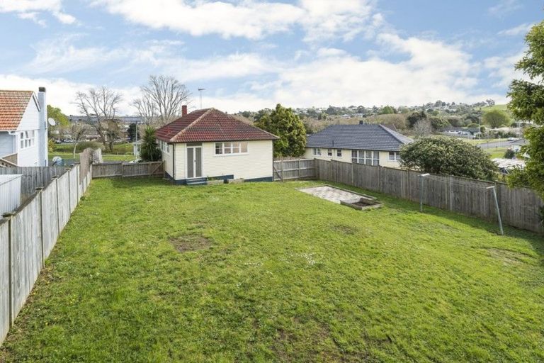 Photo of property in 22 Eastview Road, Glen Innes, Auckland, 1072
