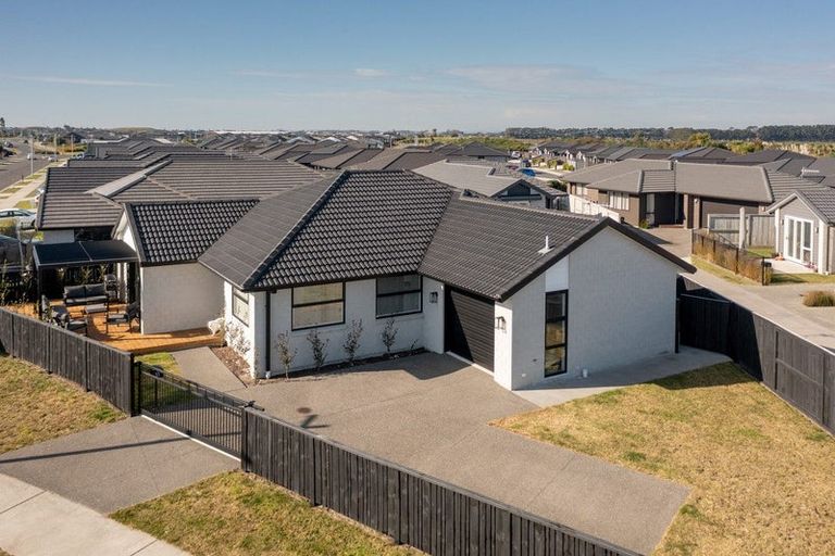 Photo of property in 55 Hills View Drive, Papamoa, 3118