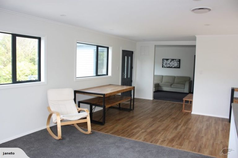 Photo of property in 52 Poto Road, Normandale, Lower Hutt, 5010