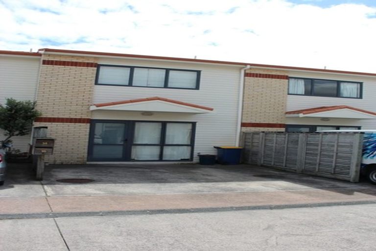 Photo of property in Tuscany Way, 15/3 Ambrico Place, New Lynn, Auckland, 0600