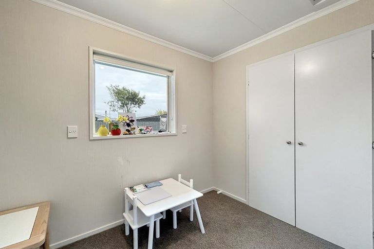 Photo of property in 37 Moa Street, Waikiwi, Invercargill, 9810