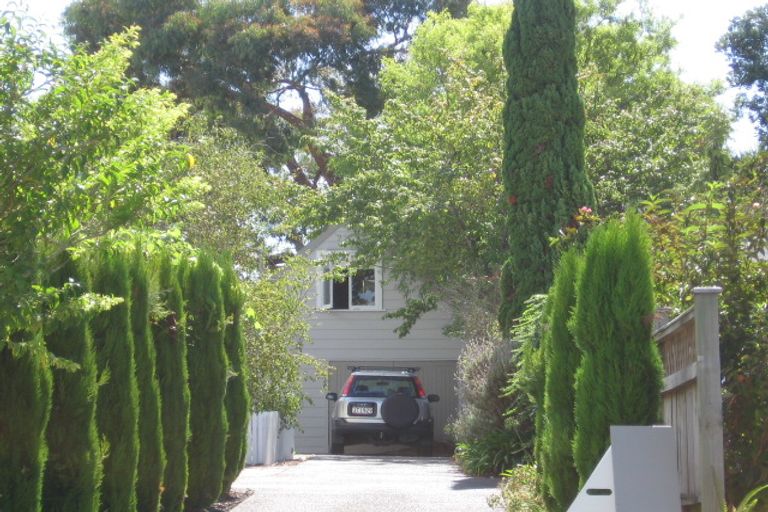 Photo of property in 31b William Bond Street, Stanley Point, Auckland, 0624