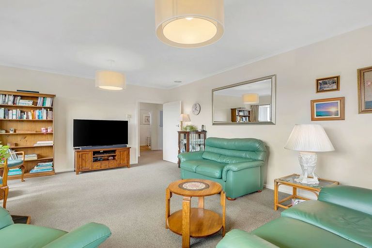 Photo of property in 4 Ranui Terrace, Tawa, Wellington, 5028