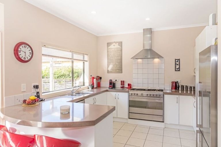 Photo of property in 46 Parkwood Crescent, Gulf Harbour, Whangaparaoa, 0930