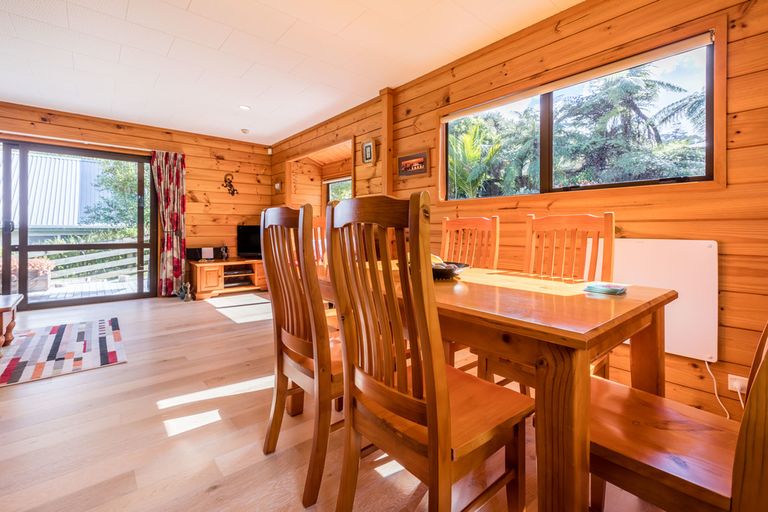 Photo of property in 143 Woodlands Park Road, Titirangi, Auckland, 0604