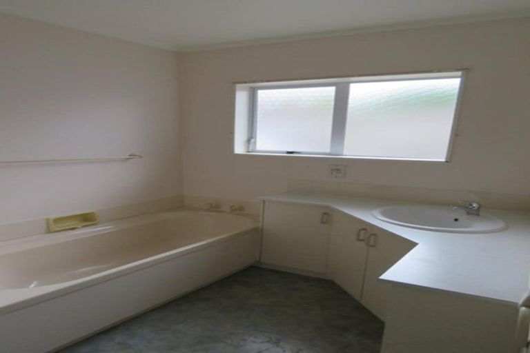 Photo of property in 66 Waiwaka Terrace, Strandon, New Plymouth, 4312