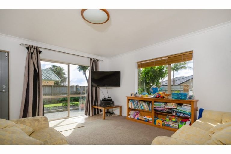 Photo of property in 114f Colwill Road, Massey, Auckland, 0614