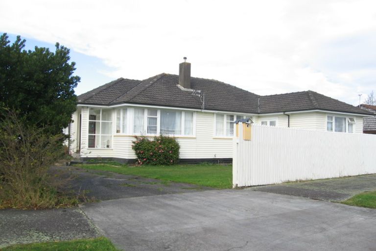 Photo of property in 2 Bristol Crescent, Roslyn, Palmerston North, 4414