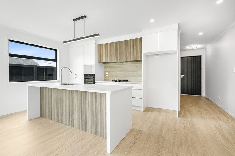 Photo of property in 35 Overton Street, Rototuna North, 3210