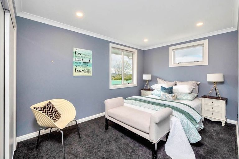 Photo of property in 52 Roberts Road, Te Atatu South, Auckland, 0610