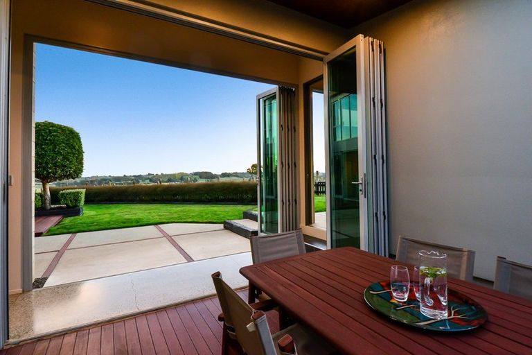 Photo of property in 28 Highgrove Drive, Grandview Heights, Hamilton, 3200