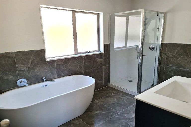 Photo of property in 17c Balmain Road, Birkenhead, Auckland, 0626