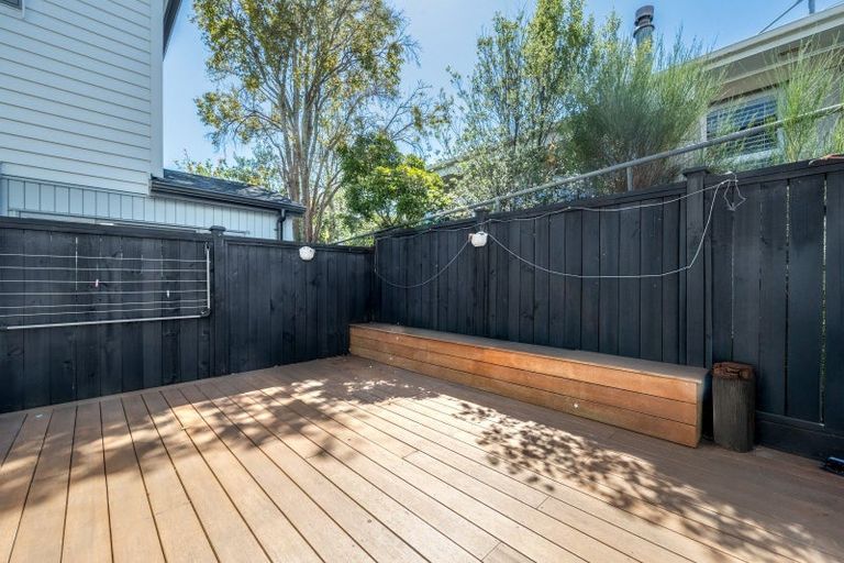 Photo of property in 4 Waihanga Way, Bucklands Beach, Auckland, 2014