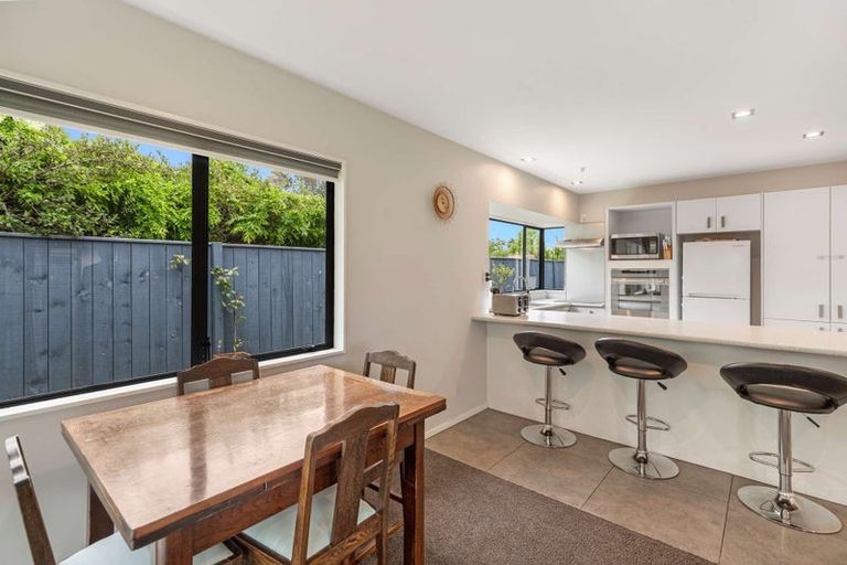 Photo of property in 17 Woburn Place, Takaro, Palmerston North, 4412