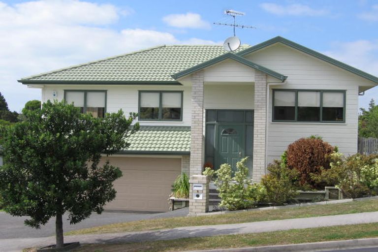 Photo of property in 3 Woodridge Avenue, Northcross, Auckland, 0630
