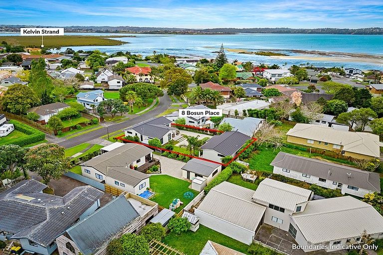 Photo of property in 8 Bosun Place, Te Atatu Peninsula, Auckland, 0610