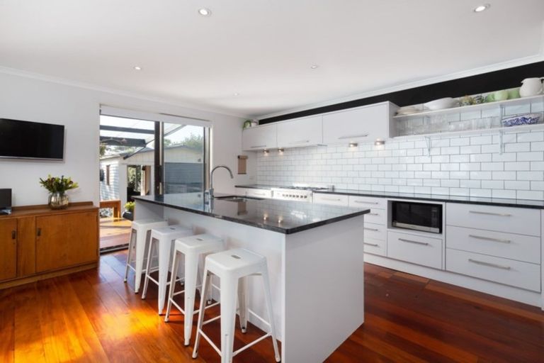 Photo of property in 23 Maranui Avenue, Point Chevalier, Auckland, 1022