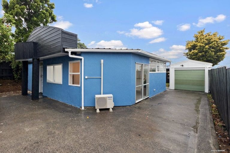 Photo of property in 240e Great North Road, Henderson, Auckland, 0612