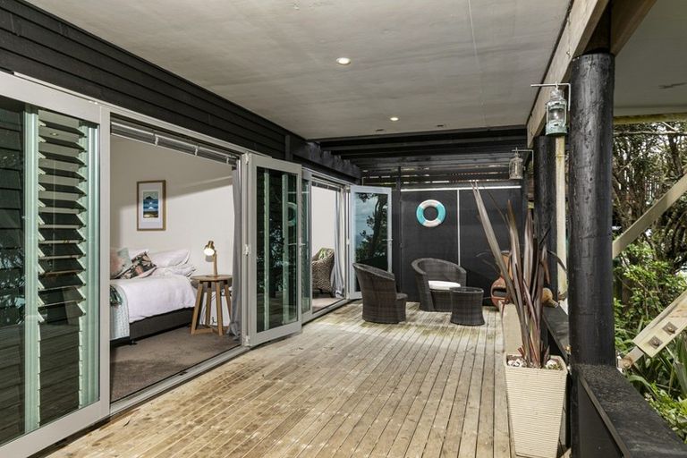 Photo of property in 15 Ngatira Road, Muriwai, Waimauku, 0881