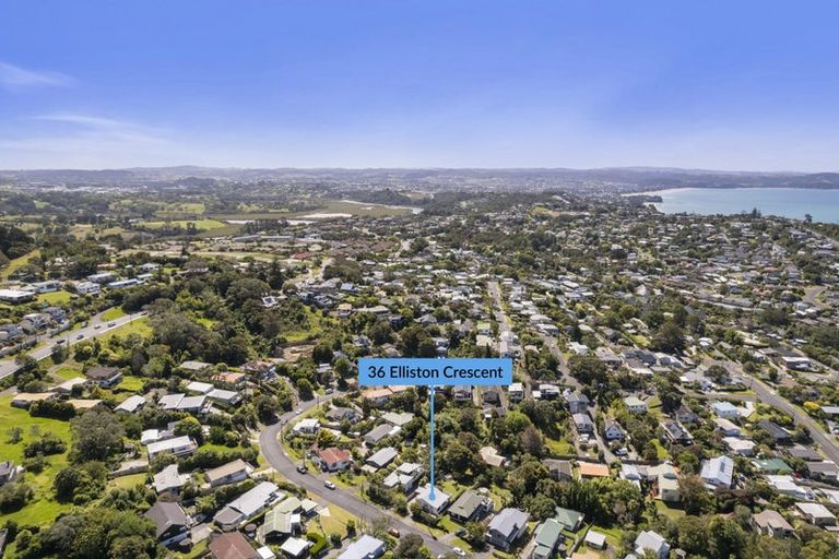 Photo of property in 36 Elliston Crescent, Stanmore Bay, Whangaparaoa, 0932