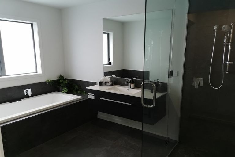 Photo of property in 7 Ruahine Road, Poraiti, Napier, 4112