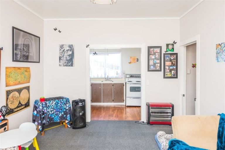 Photo of property in 143 Cornfoot Street, Castlecliff, Whanganui, 4501