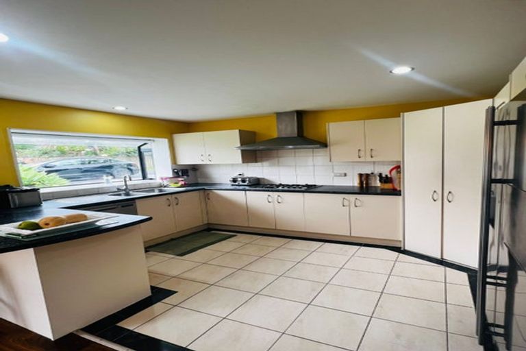 Photo of property in 2 Claywest Place, Glen Eden, Auckland, 0602