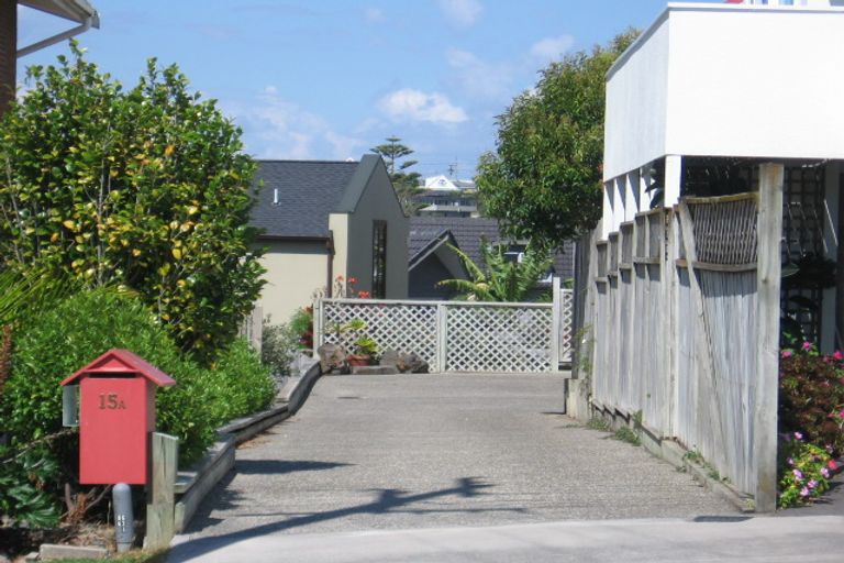 Photo of property in 2/15 Hyde Road, Rothesay Bay, Auckland, 0630