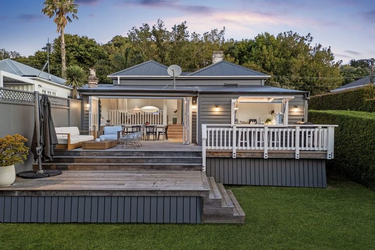 Photo of property in 15 Albert Road, Devonport, Auckland, 0624