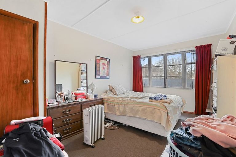 Photo of property in 1/13 Pitcairn Crescent, Bryndwr, Christchurch, 8053