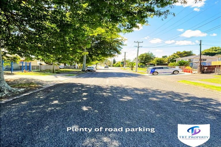 Photo of property in 2/16 Blacklock Avenue, Henderson, Auckland, 0612