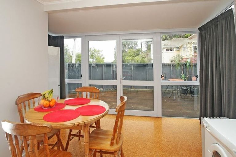 Photo of property in 18 Moffitt Street, Vogeltown, Wellington, 6021