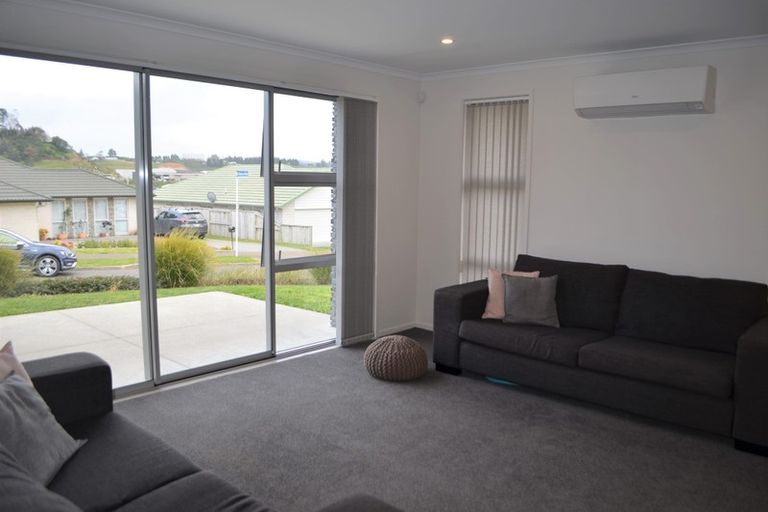 Photo of property in 35 Rochfort Crescent, Pyes Pa, Tauranga, 3112