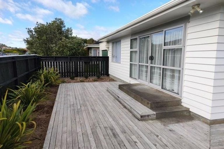 Photo of property in 21c Beauchamp Street, Tawa, Wellington, 5028