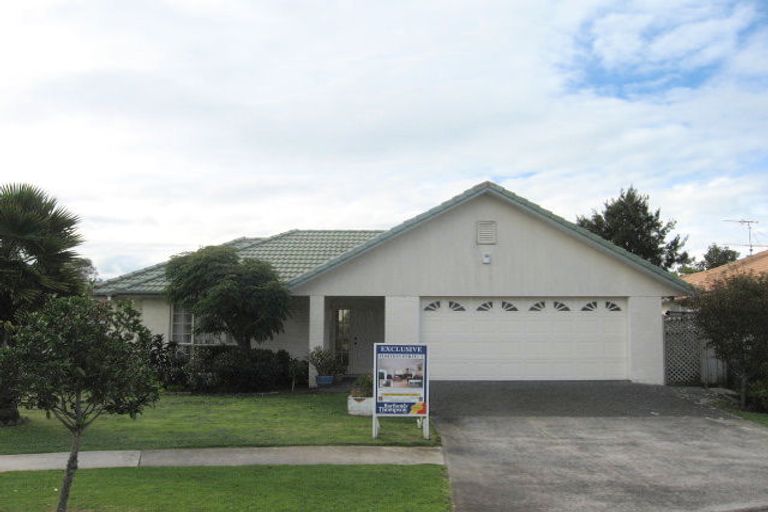 Photo of property in 17 Palmcrest Grove, Highland Park, Auckland, 2010