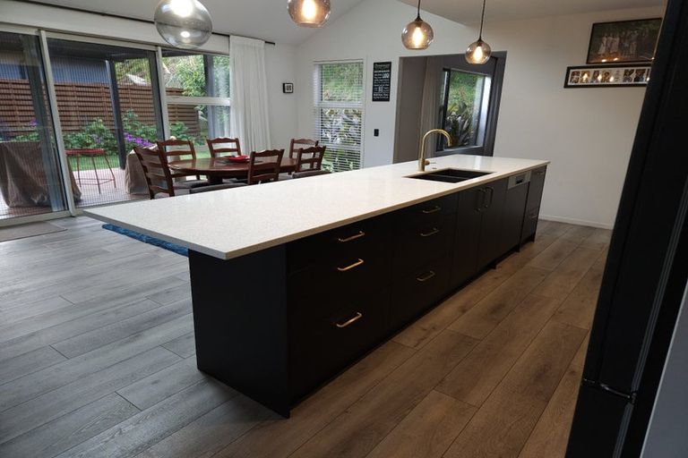 Photo of property in 5 Okoare Lane, Ferndale, New Plymouth, 4310