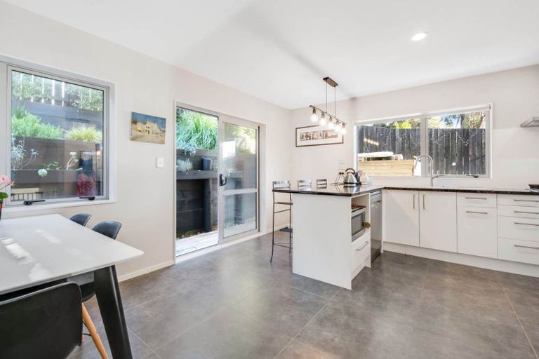 Photo of property in 69 Tamahere Drive, Glenfield, Auckland, 0629