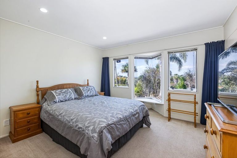 Photo of property in 8 Jean Place, Stanmore Bay, Whangaparaoa, 0932