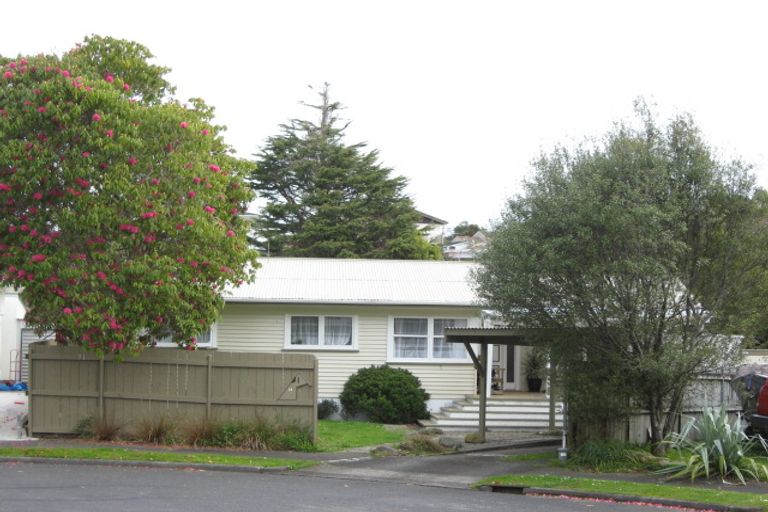 Photo of property in 13 Kendal Place, Merrilands, New Plymouth, 4312