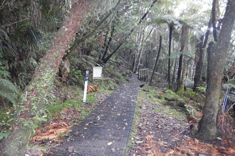 Photo of property in 1/13a Kitewao Street, Northcote, Auckland, 0627