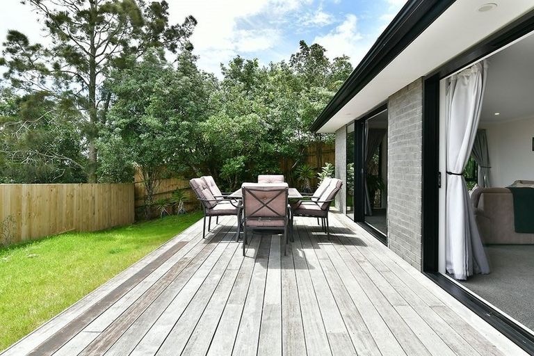 Photo of property in 35 St James Avenue, Helensville, 0800