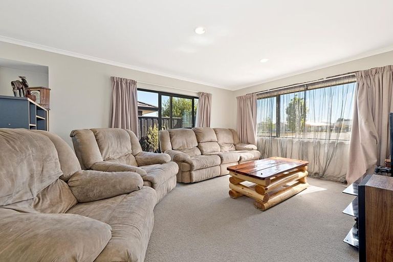 Photo of property in 66 Shillingford Boulevard, Rolleston, 7615