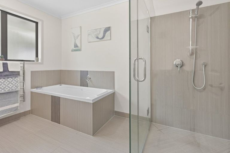 Photo of property in 28 Hawaiian Parade, Arkles Bay, Whangaparaoa, 0932