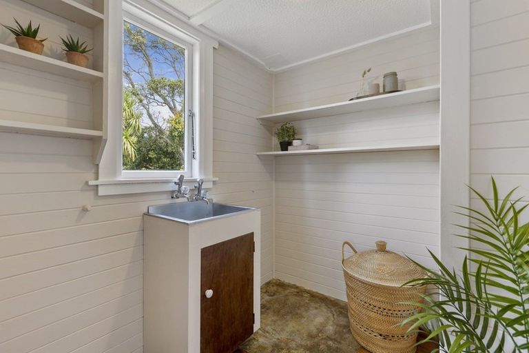 Photo of property in 22 Ngaio Street, Strandon, New Plymouth, 4312