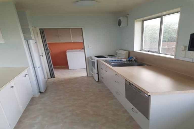 Photo of property in 5 Endeavour Avenue, Lyall Bay, Wellington, 6022