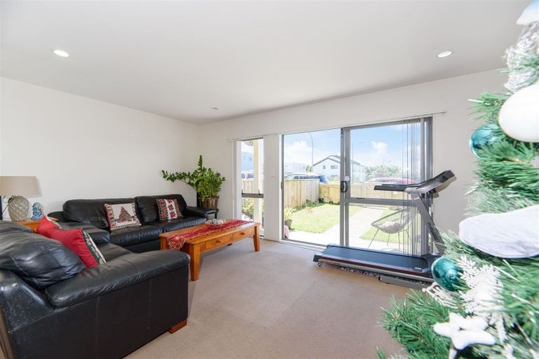 Photo of property in 9/3 Hulme Place, Henderson, Auckland, 0612