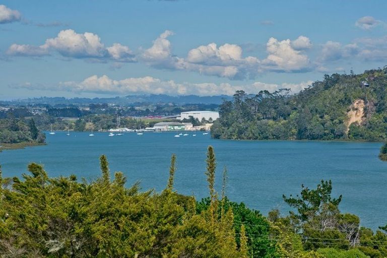 Photo of property in 205 Manuka Road, Bayview, Auckland, 0629