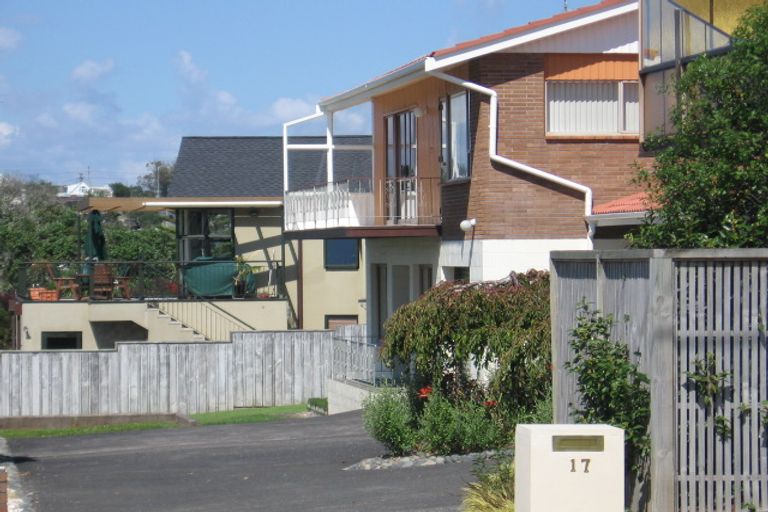 Photo of property in 1/17 Hyde Road, Rothesay Bay, Auckland, 0630